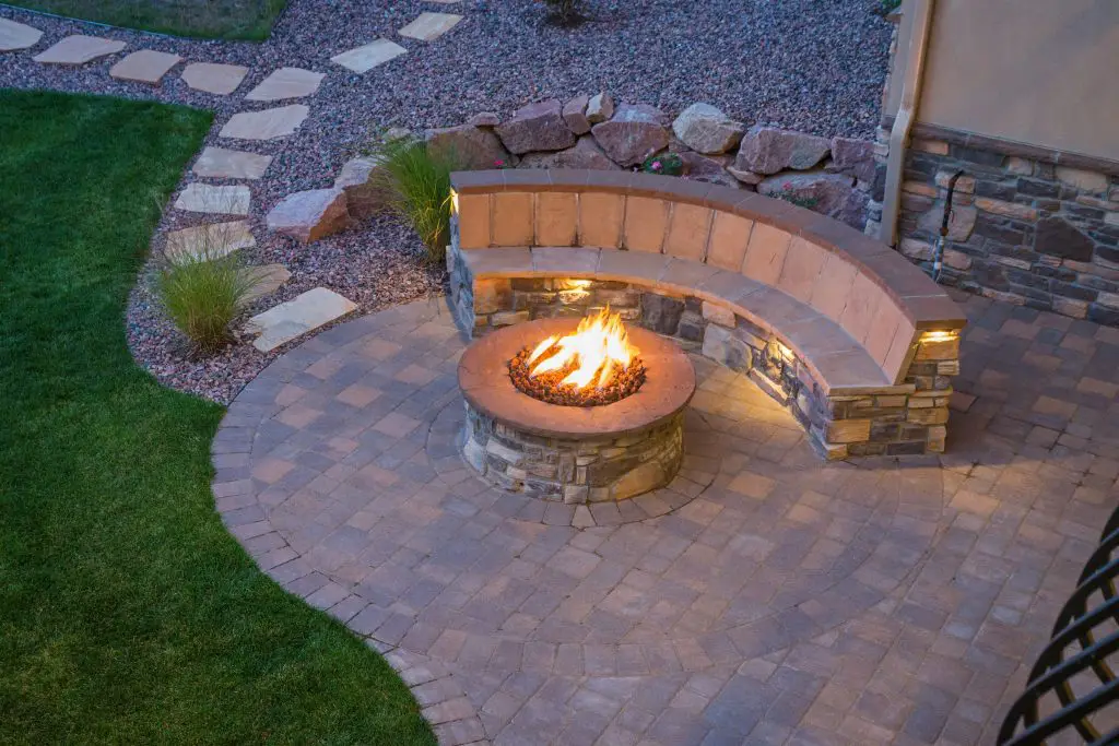 Fire pit with pavers around it