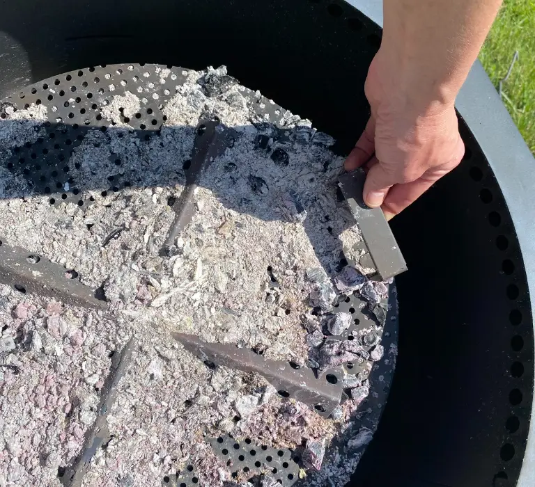 the unique design of this pit makes cleaning out ashes easy